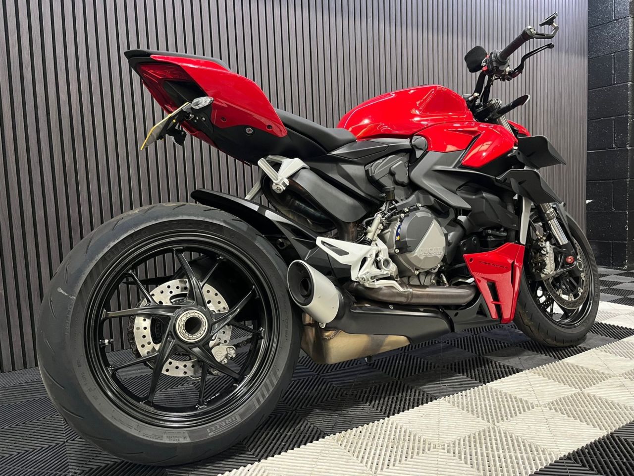 Used Ducati Streetfighter V2 for sale - 78434396: Photo 4