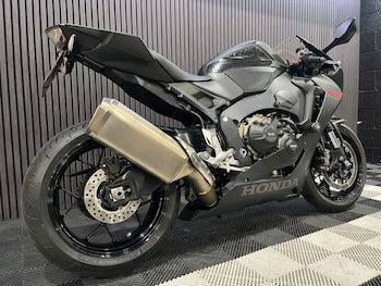 Used Honda CBR1000RR Fireblade undefined for sale - bike-78970452: Photo