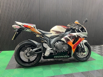 Used Honda CBR1000RR Fireblade undefined for sale - bike-78552386: Photo