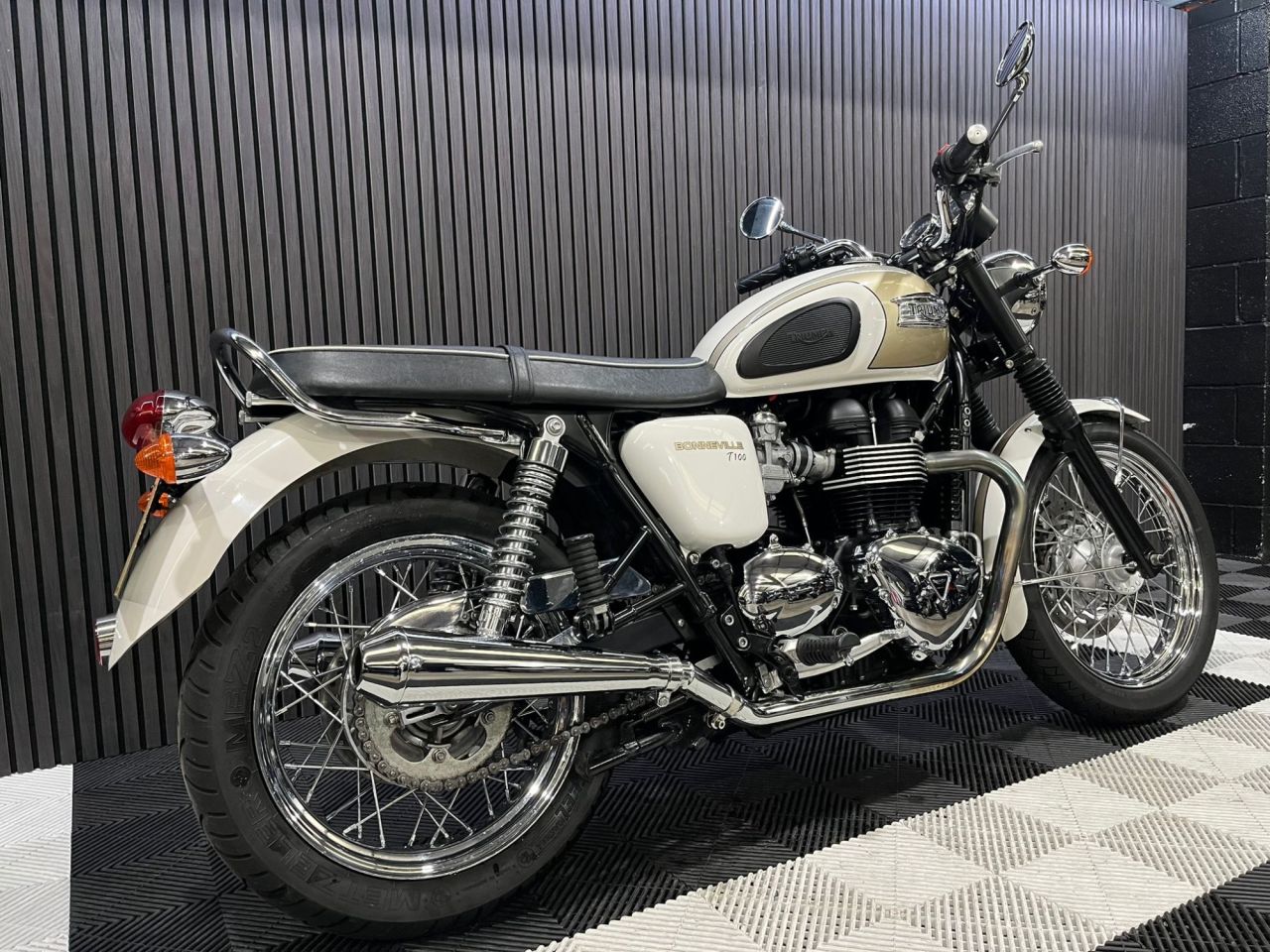 Used Triumph Bonneville T100 for sale - 78435599: Photo 4