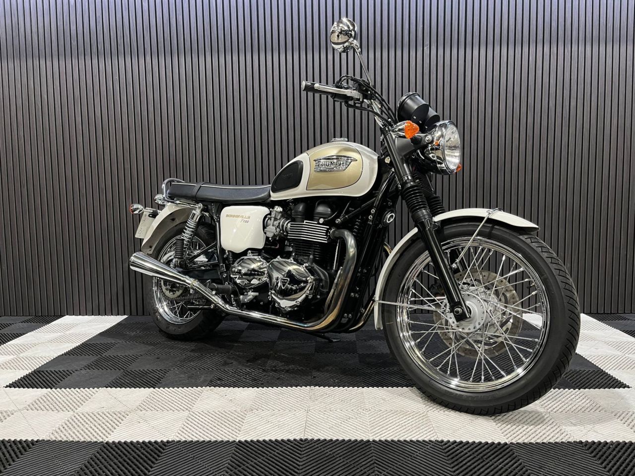 Used Triumph Bonneville T100 for sale - 78435599: Photo 6