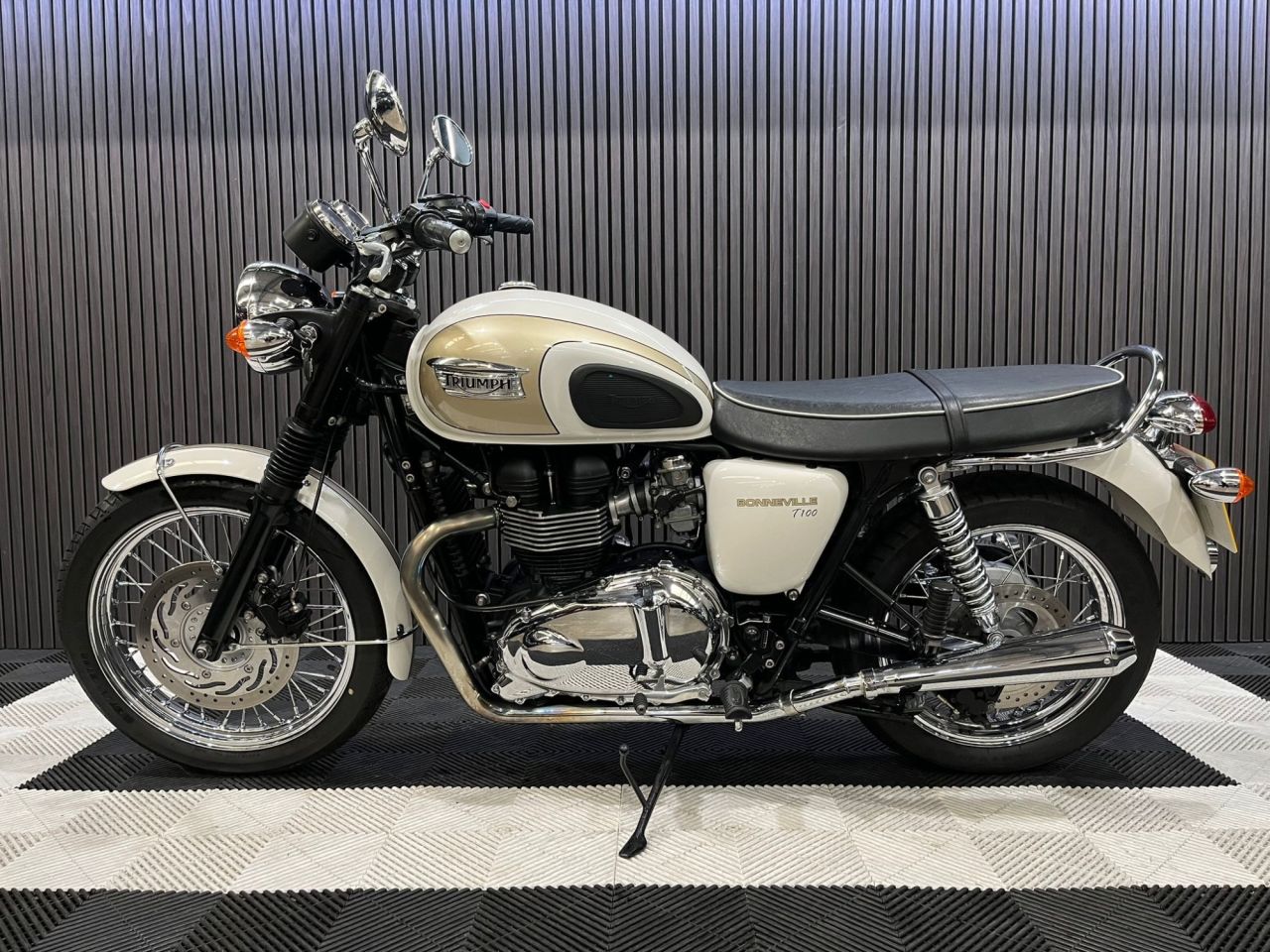 Used Triumph Bonneville T100 for sale - 78435599: Photo 9