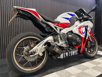 Used Honda CBR1000RR Fireblade undefined for sale - bike-79136857: Photo