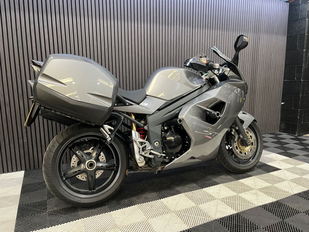 Used Triumph Sprint ST 1050 for sale - 78435173: Photo 4
