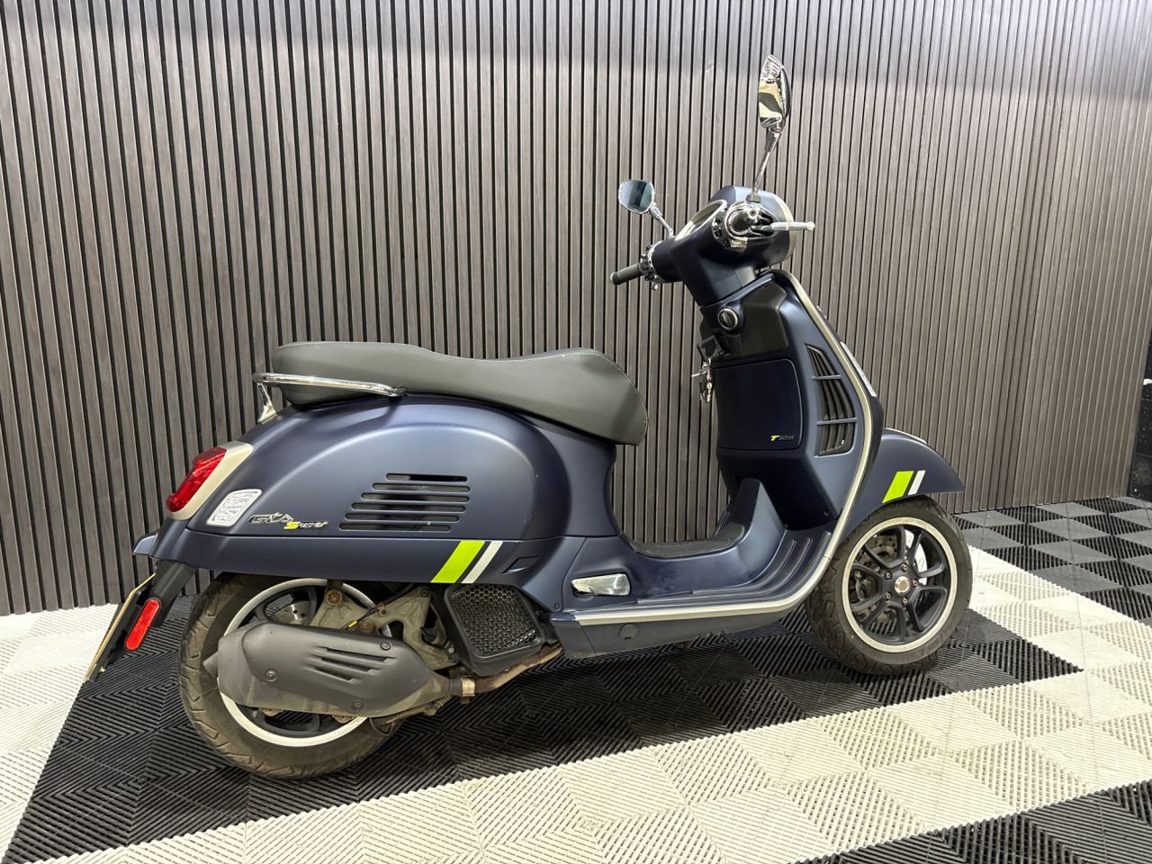 Used Piaggio Vespa GTS for sale - 78435713: Photo 4