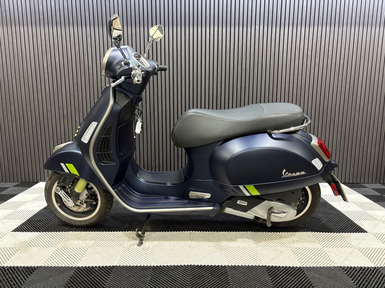 Used Piaggio Vespa GTS for sale - 78435713: Photo 9