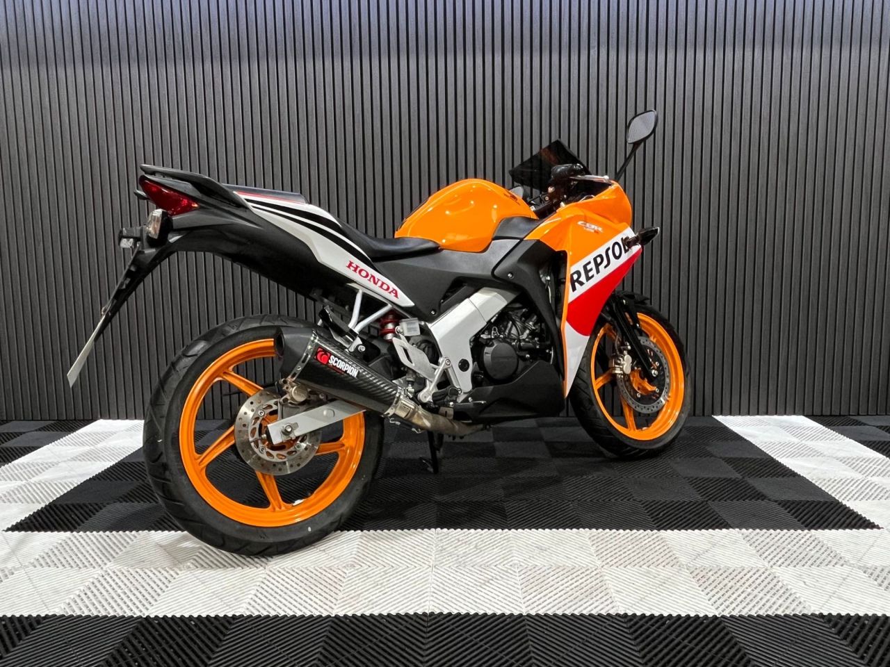 Used Honda CBR125R for sale - 78435414: Photo 11