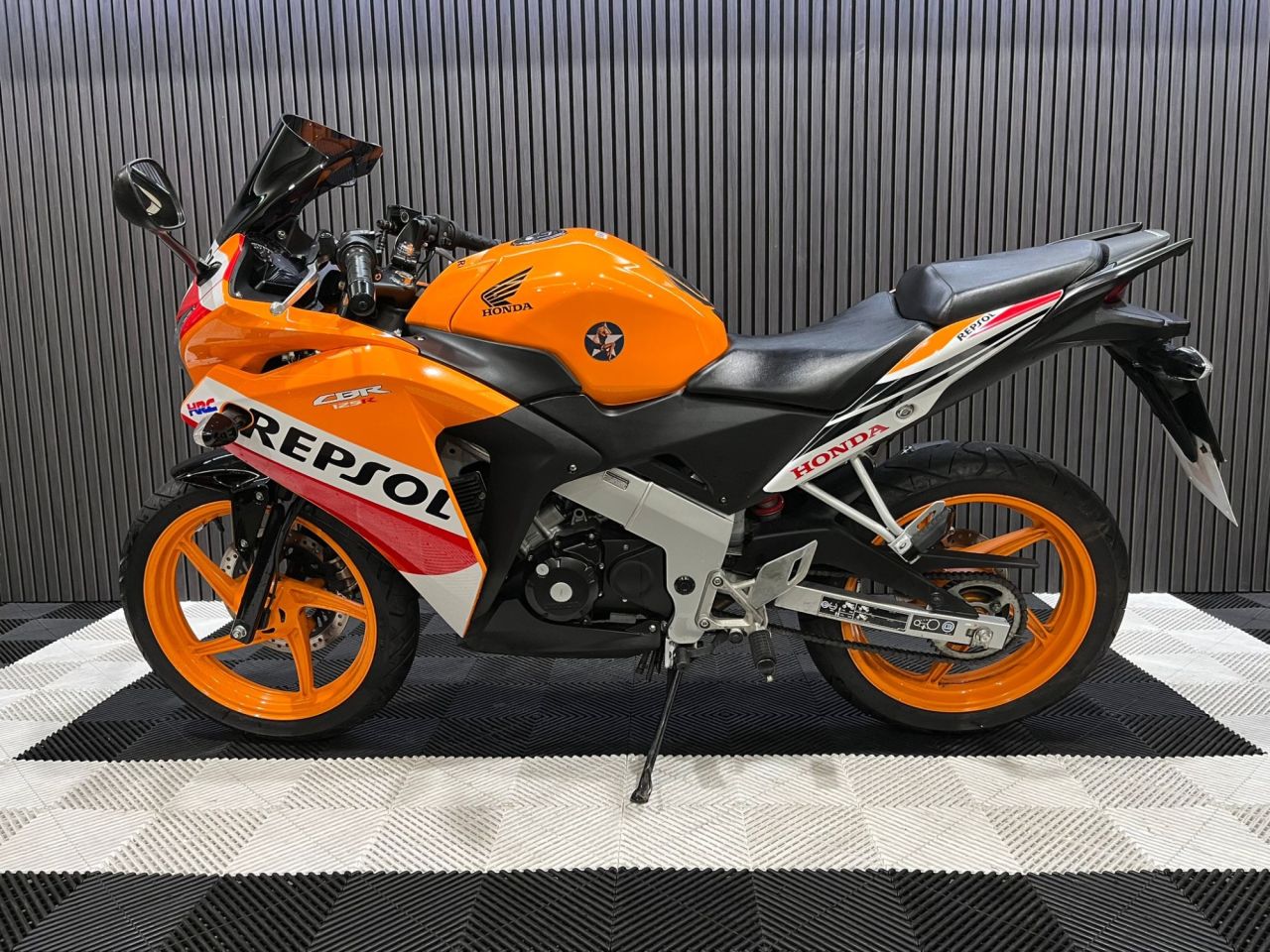 Used Honda CBR125R for sale - 78435414: Photo 9