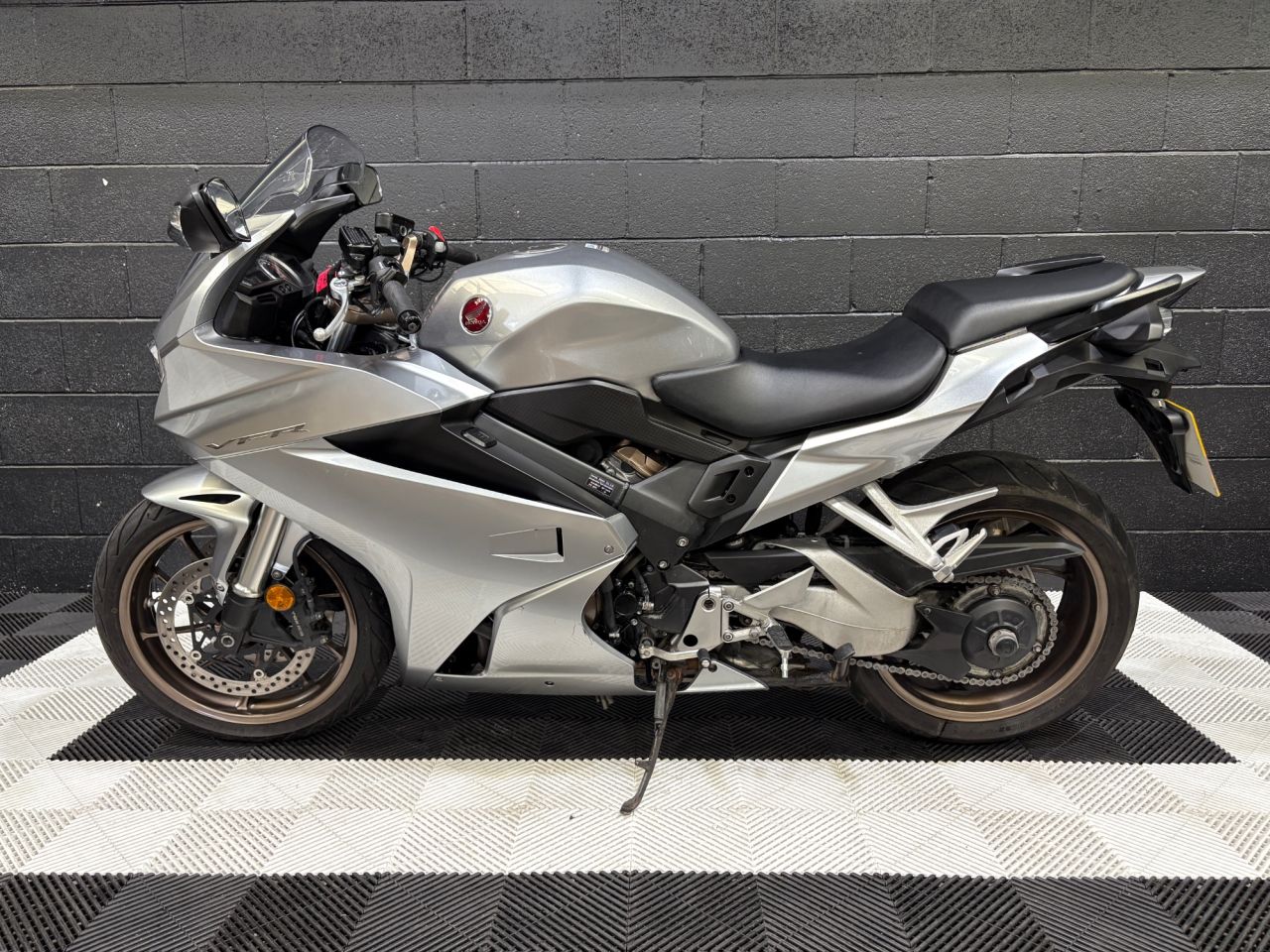 Used Honda VFR800F for sale - 78434693: Photo 8