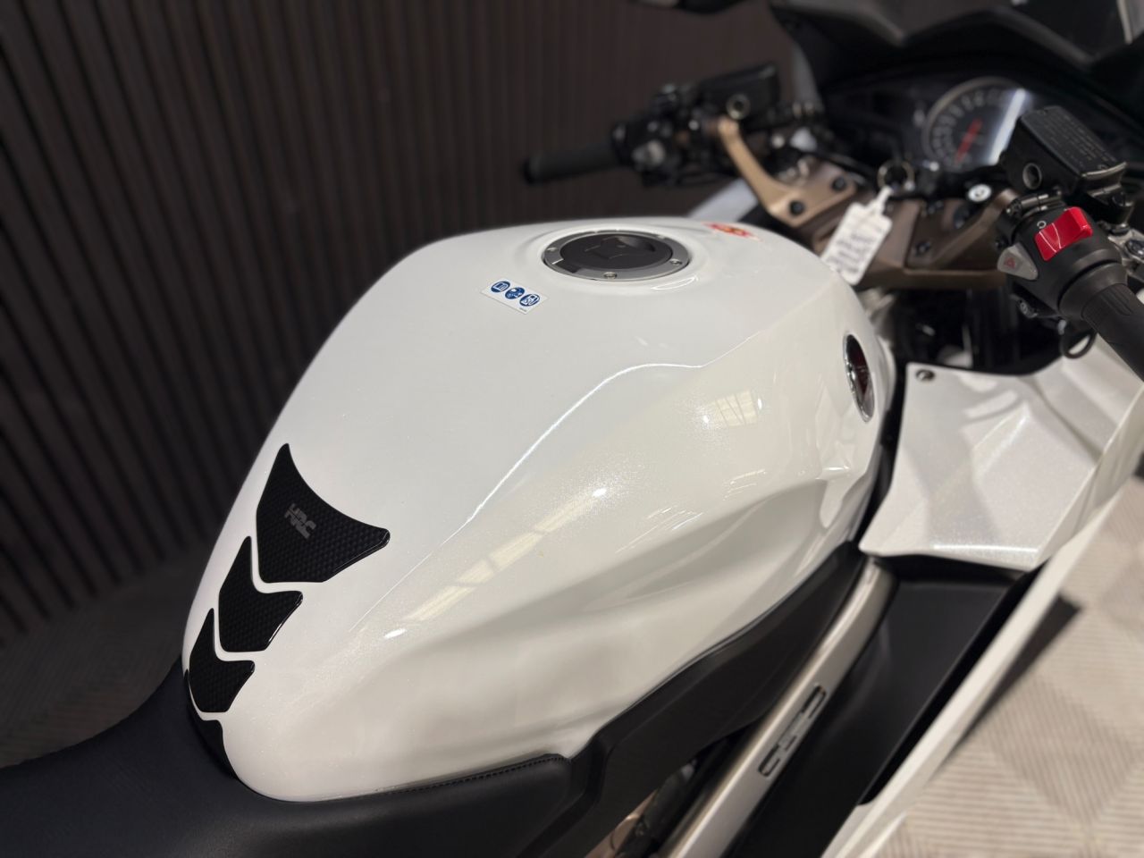 Used Honda VFR800F for sale - 78857943: Photo 20