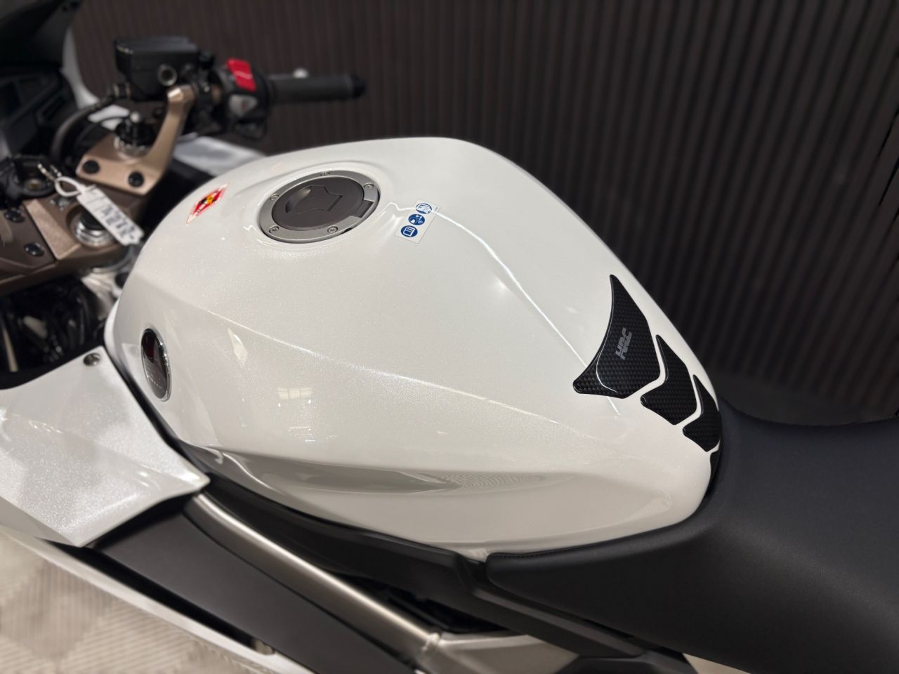 Used Honda VFR800F for sale - 78857943: Photo 25