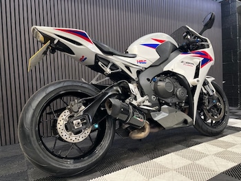 Used Honda CBR1000RR Fireblade undefined for sale - bike-78435159: Photo