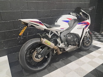 Used Honda CBR1000RR Fireblade undefined for sale - bike-78435561: Photo