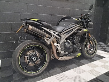 Used Triumph Speed Triple 1050 undefined for sale - bike-78434811: Photo