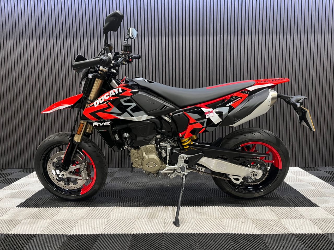 Used Ducati HYPERMOTARD 698 for sale - 78435358: Photo 9