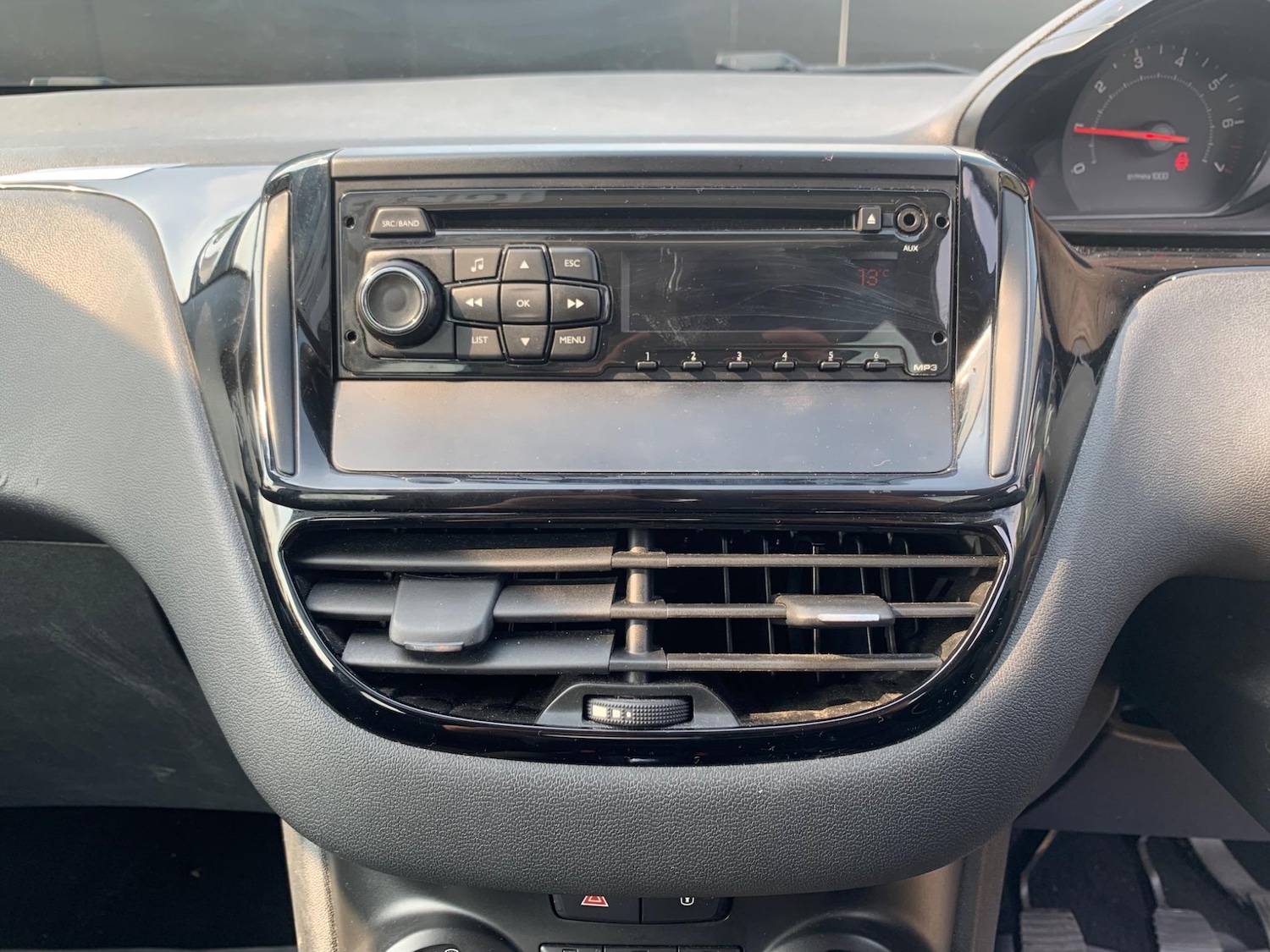 Used Peugeot 208 2013 for sale - 76702393: Photo 25