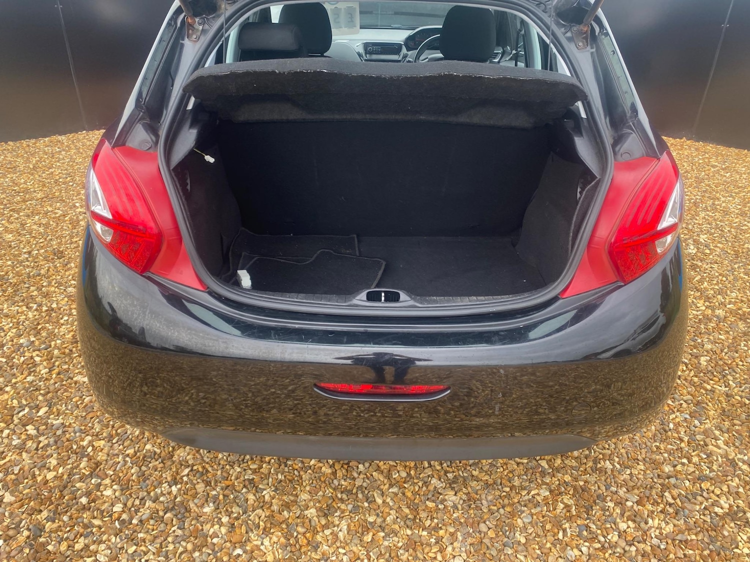 Used Peugeot 208 2013 for sale - 76702393: Photo 31