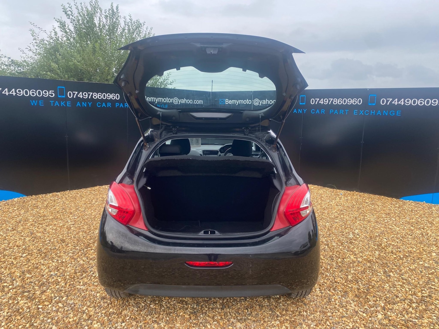 Used Peugeot 208 2013 for sale - 76702393: Photo 32