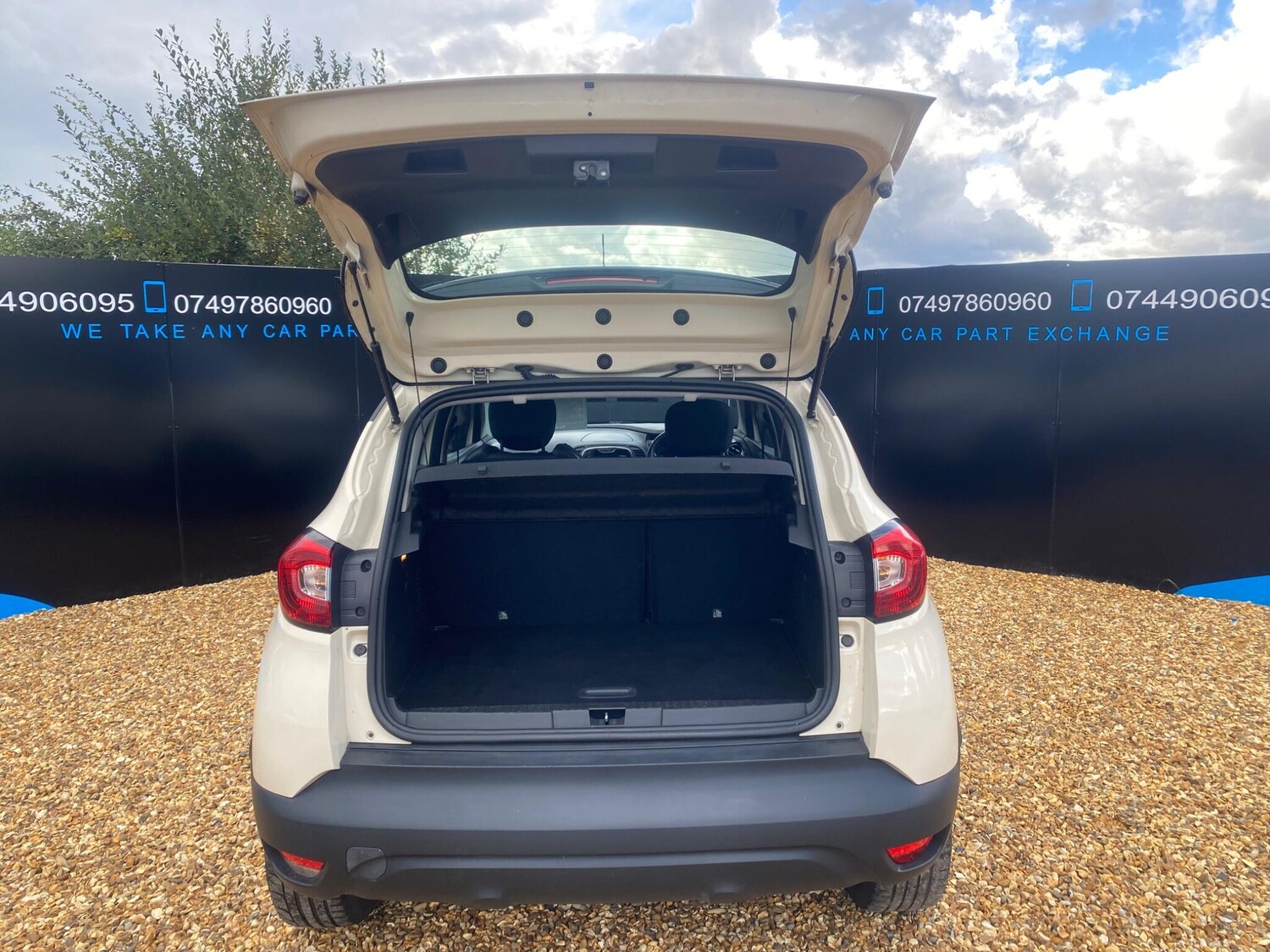 Used Renault Captur 2014 for sale - 76215426: Photo 29