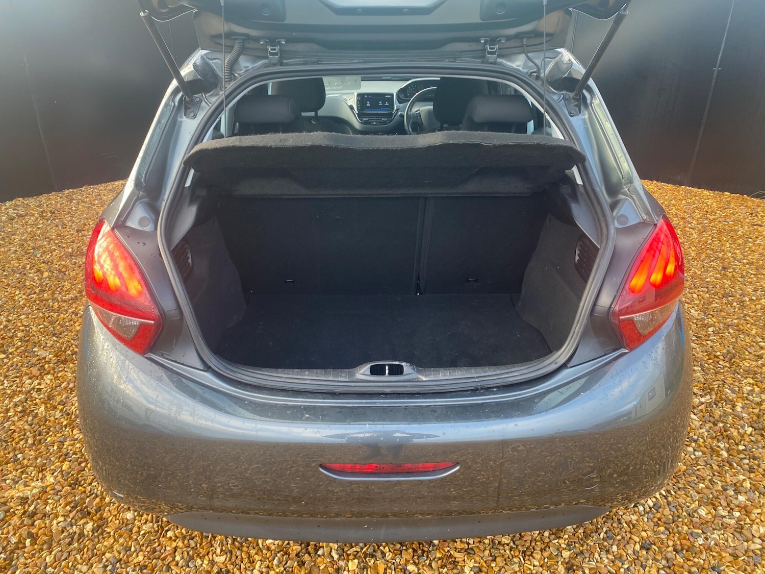 Used Peugeot 208 2017 for sale - 76522366: Photo 29