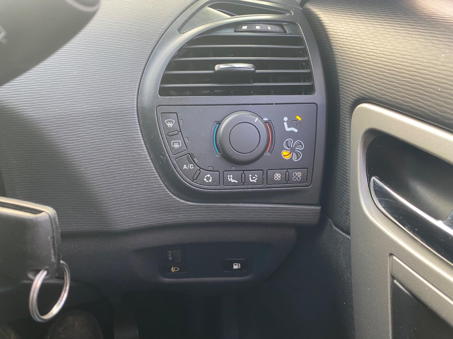 Used Citroen C4 Picasso 2009 for sale - 77190385: Photo 24