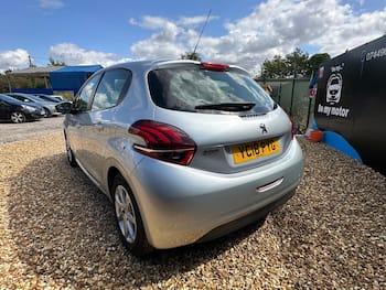 Used Peugeot 208 2018 for sale - 79676917: Photo