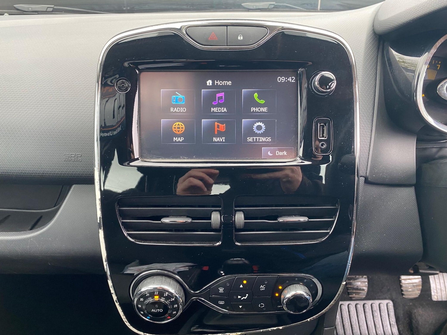 Used Renault Clio 2015 for sale - 76398518: Photo 26