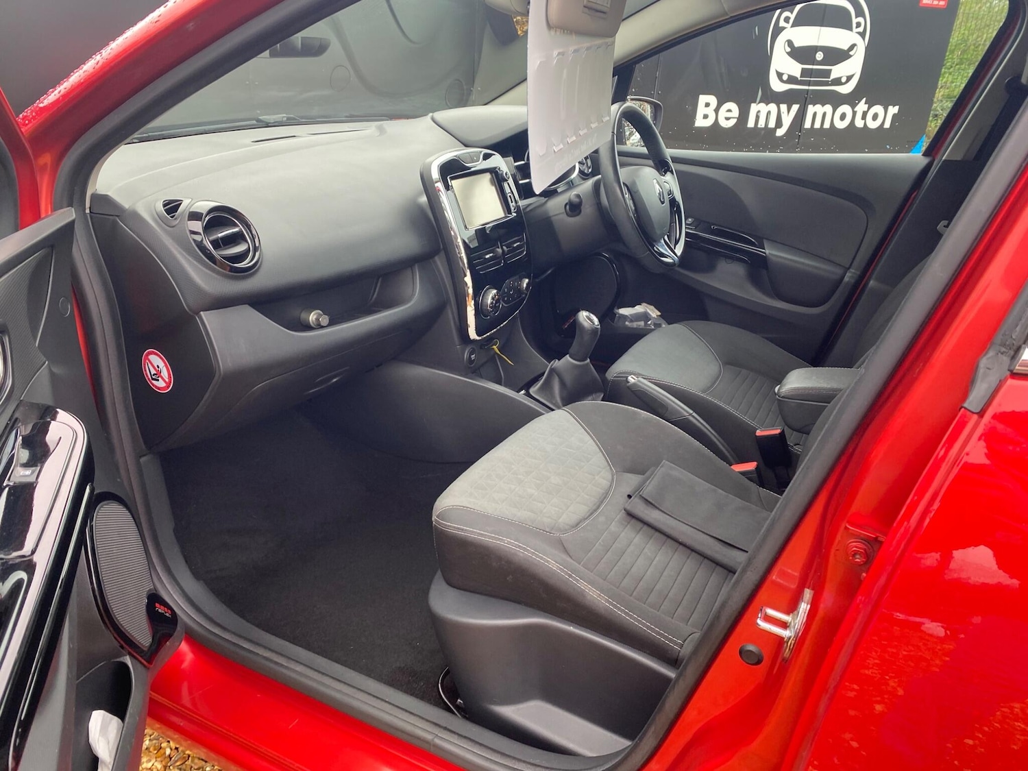 Used Renault Clio 2015 for sale - 76398518: Photo 32