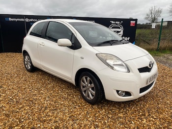 Used Toyota Yaris 2011 for sale - 77202856: Photo