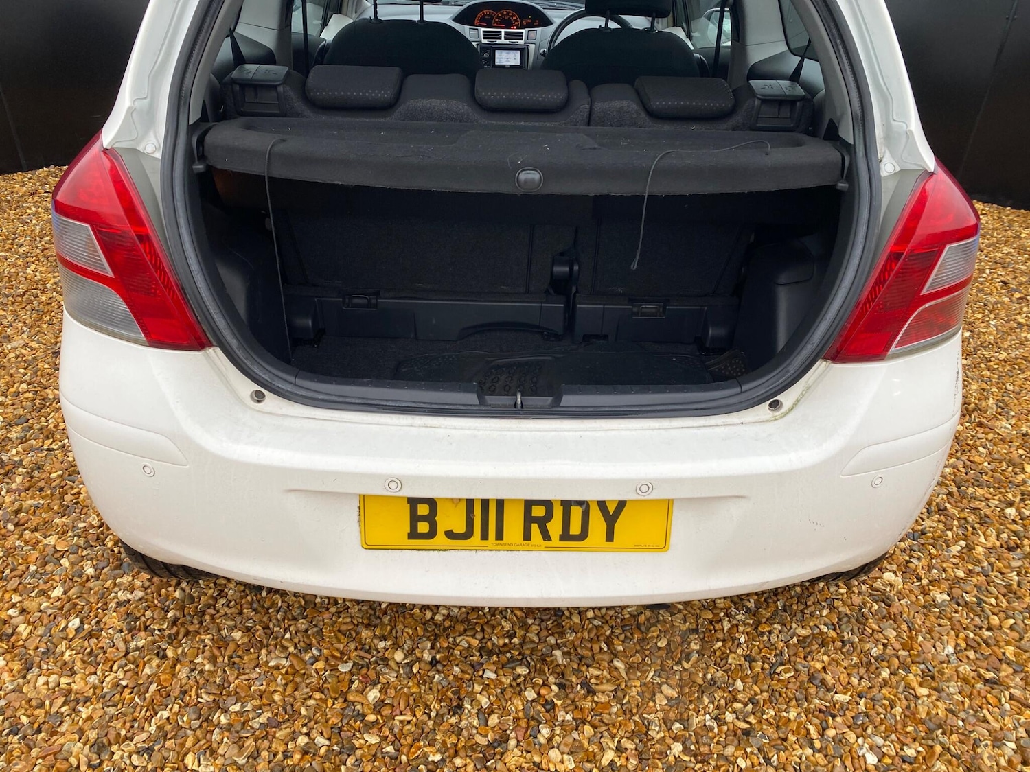 Used Toyota Yaris 2011 for sale - 77202856: Photo 27