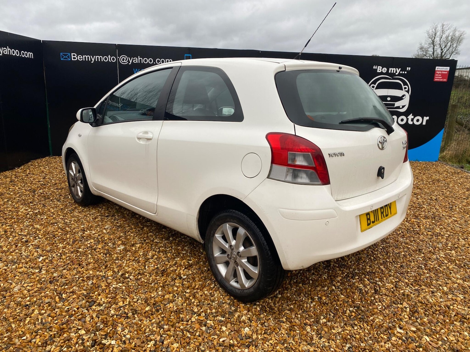 Used Toyota Yaris 2011 for sale - 77202856: Photo 4