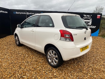 Used Toyota Yaris 2011 for sale - 77202856: Photo