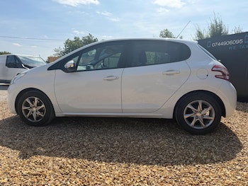 Used Peugeot 208 2014 for sale - 79317152: Photo
