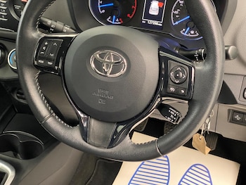 Used Toyota Yaris 2019 for sale - 78864830: Photo
