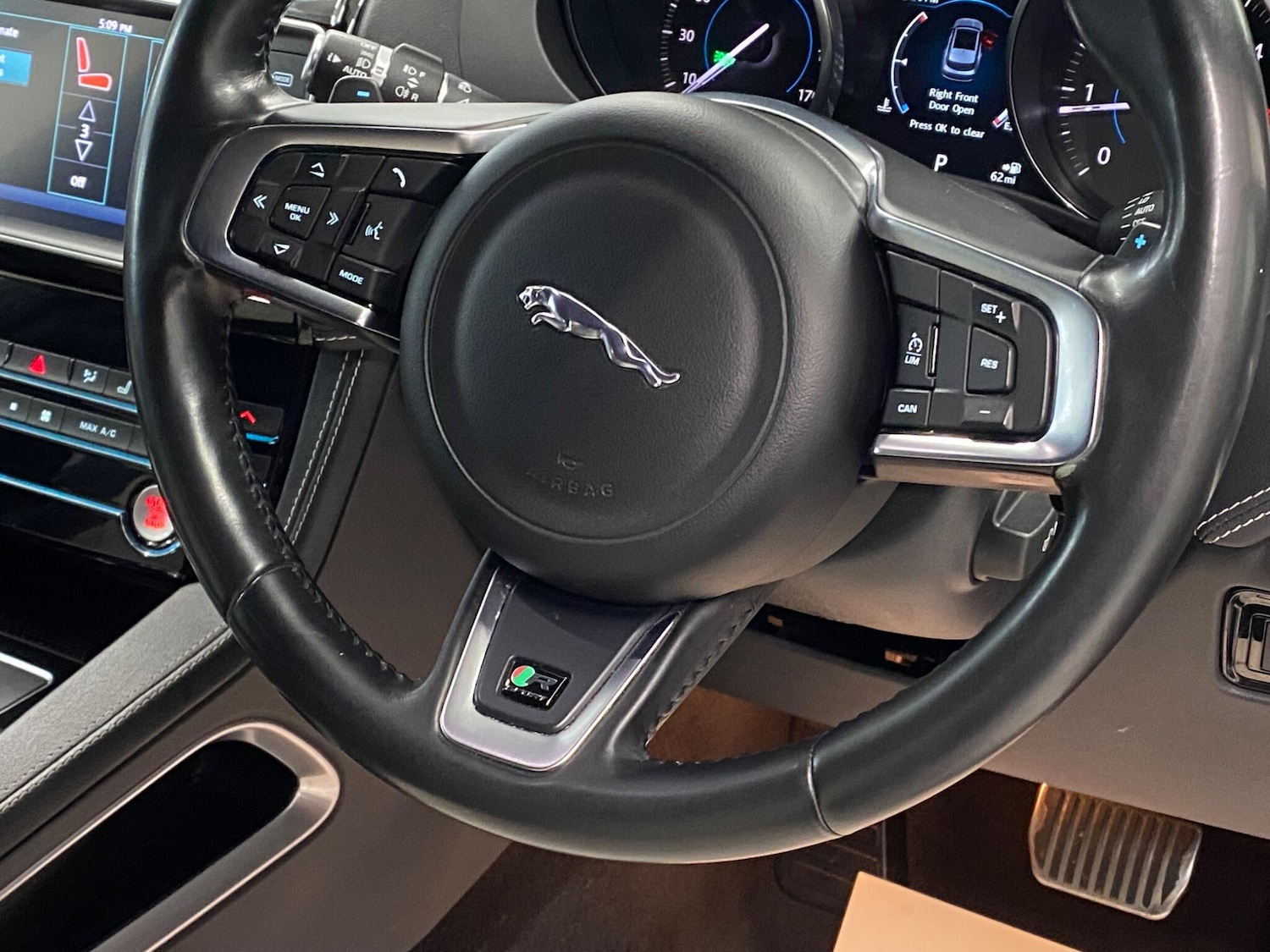 Used Jaguar F-Pace for sale - 77510055: Photo 4