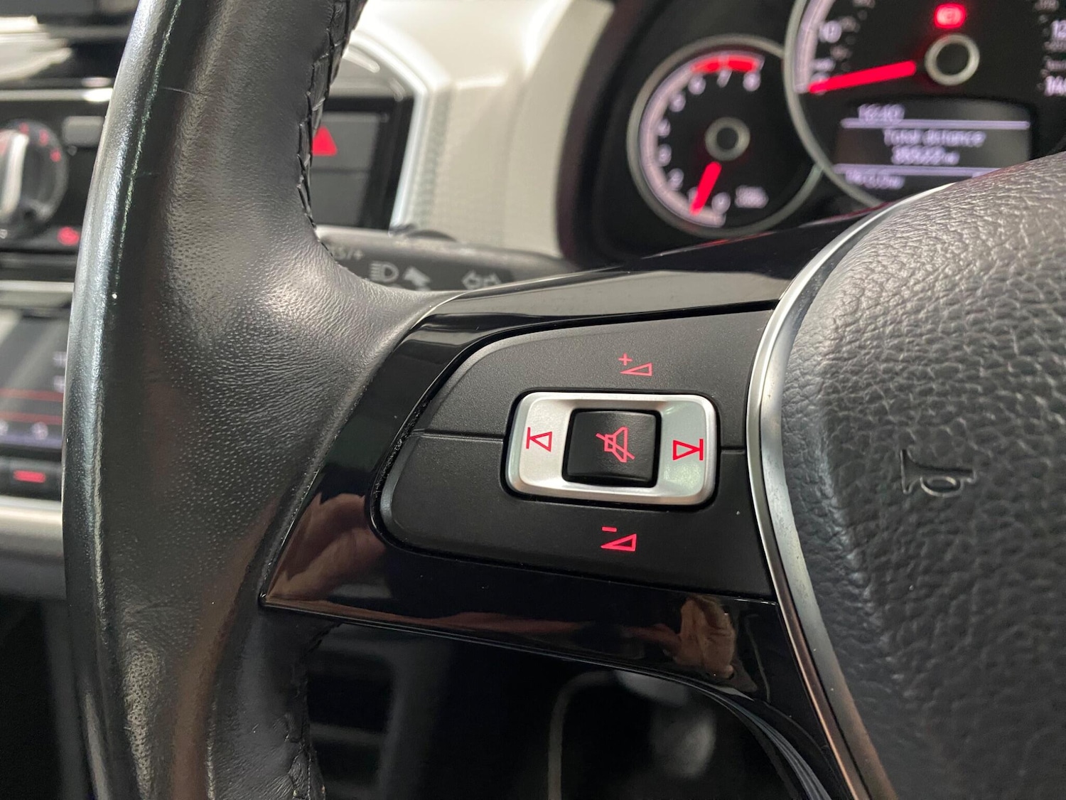 Used Volkswagen up! 2017 for sale - 77426137: Photo 29