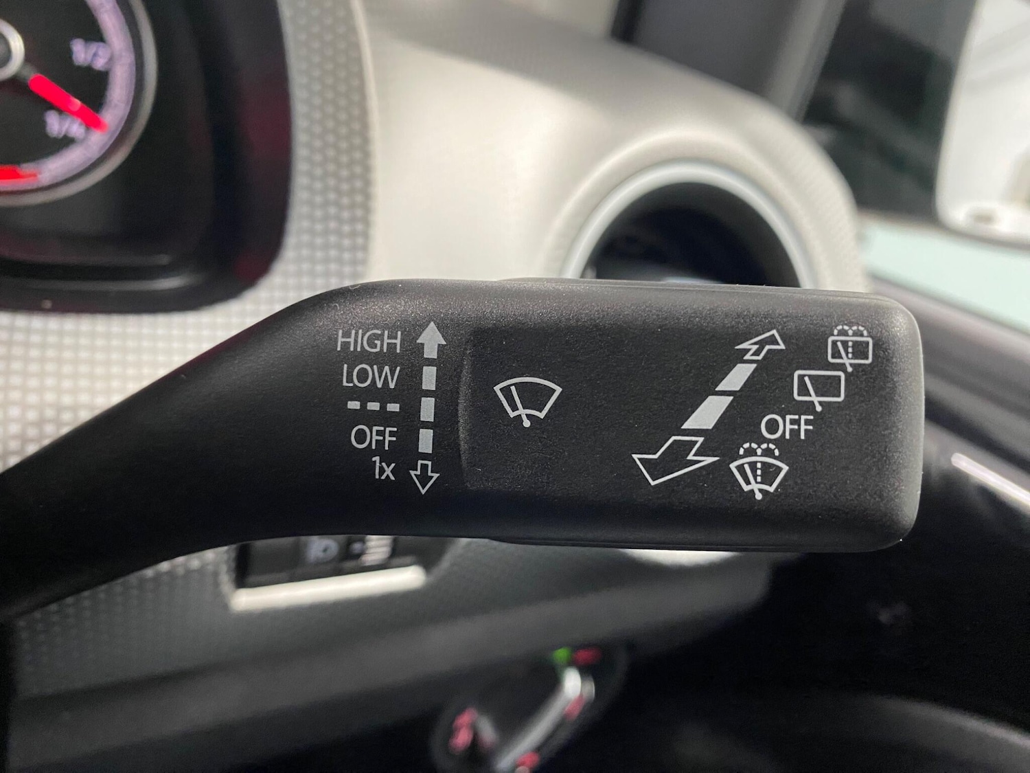 Used Volkswagen up! 2017 for sale - 77426137: Photo 32