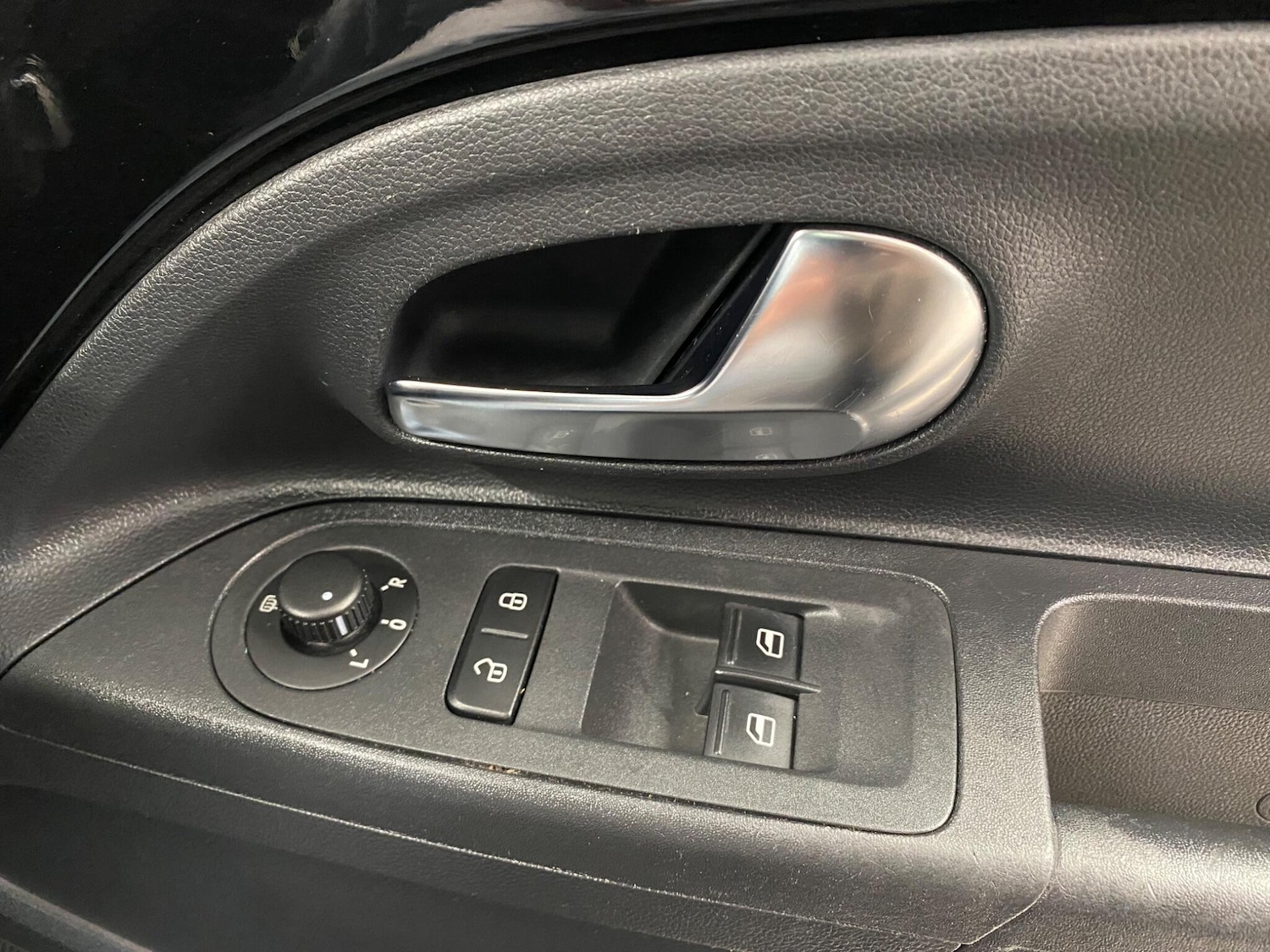 Used Volkswagen up! 2017 for sale - 77426137: Photo 34