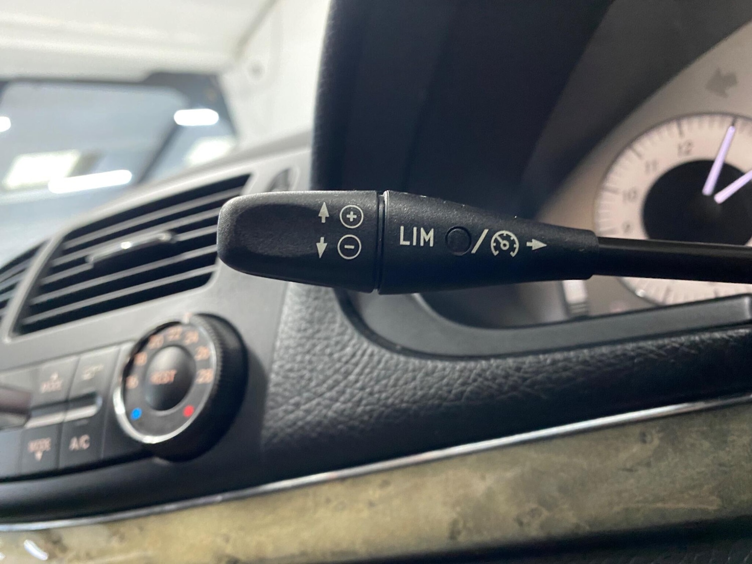 Used Mercedes-Benz E Class 2009 for sale - 78190351: Photo 36