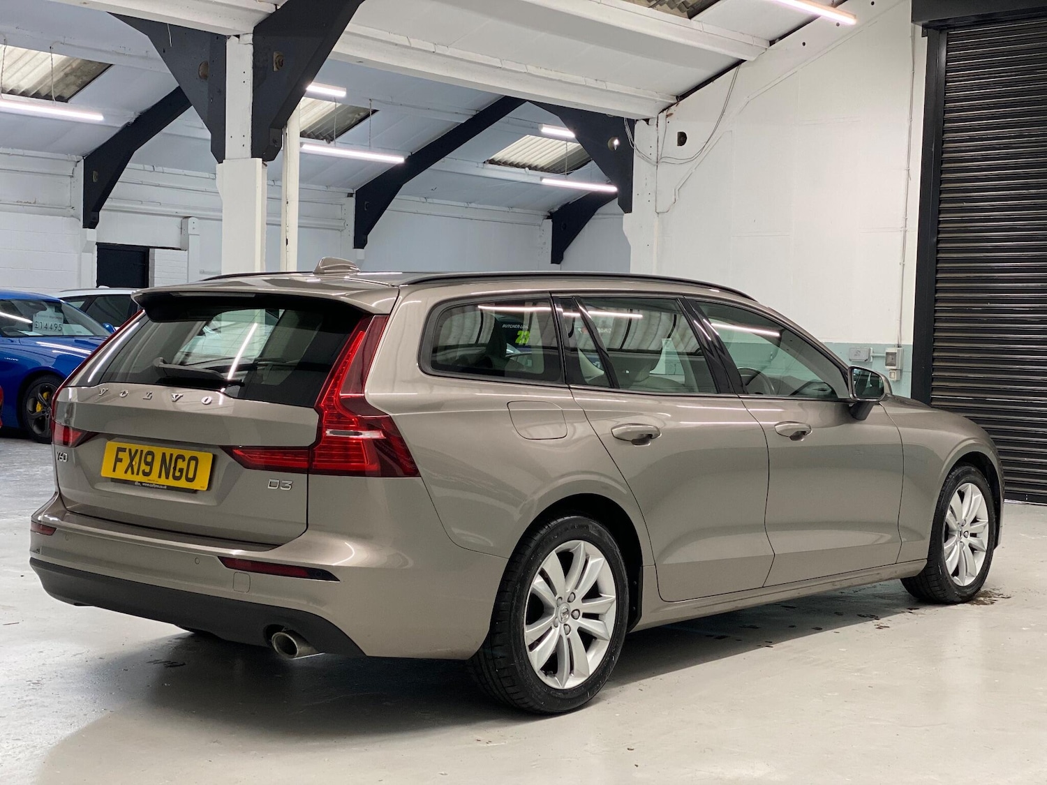 Used Volvo V60 2019 for sale - 77335871: Photo 10