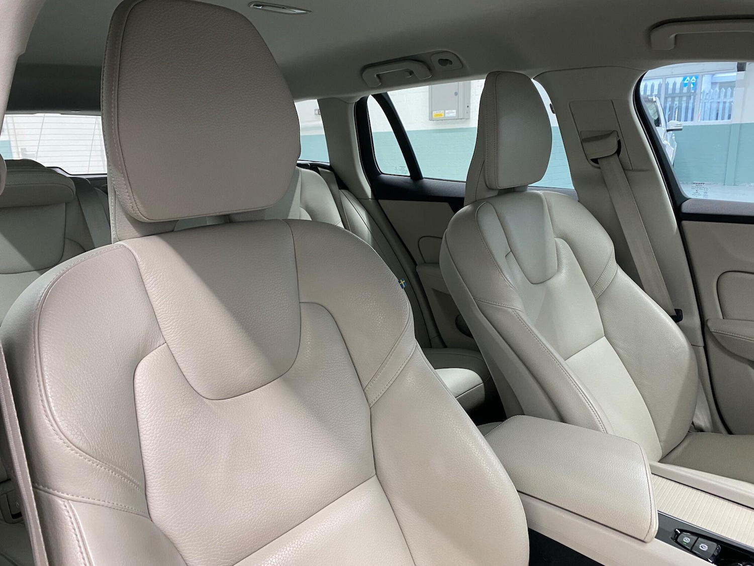Used Volvo V60 2019 for sale - 77335871: Photo 14