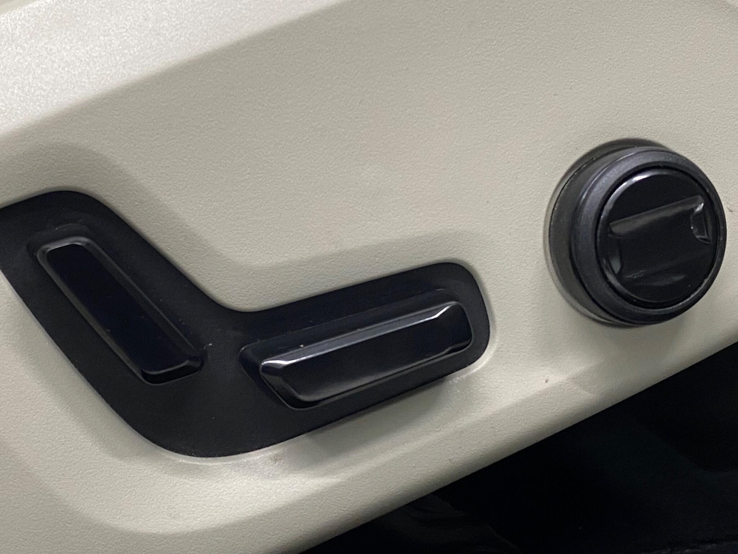 Used Volvo V60 2019 for sale - 77335871: Photo 15