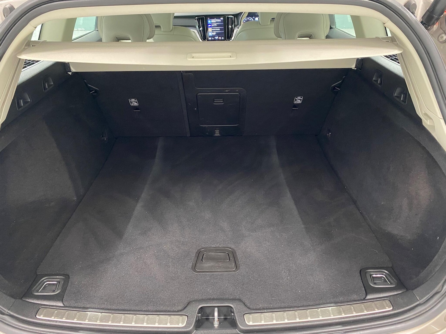 Used Volvo V60 2019 for sale - 77335871: Photo 18