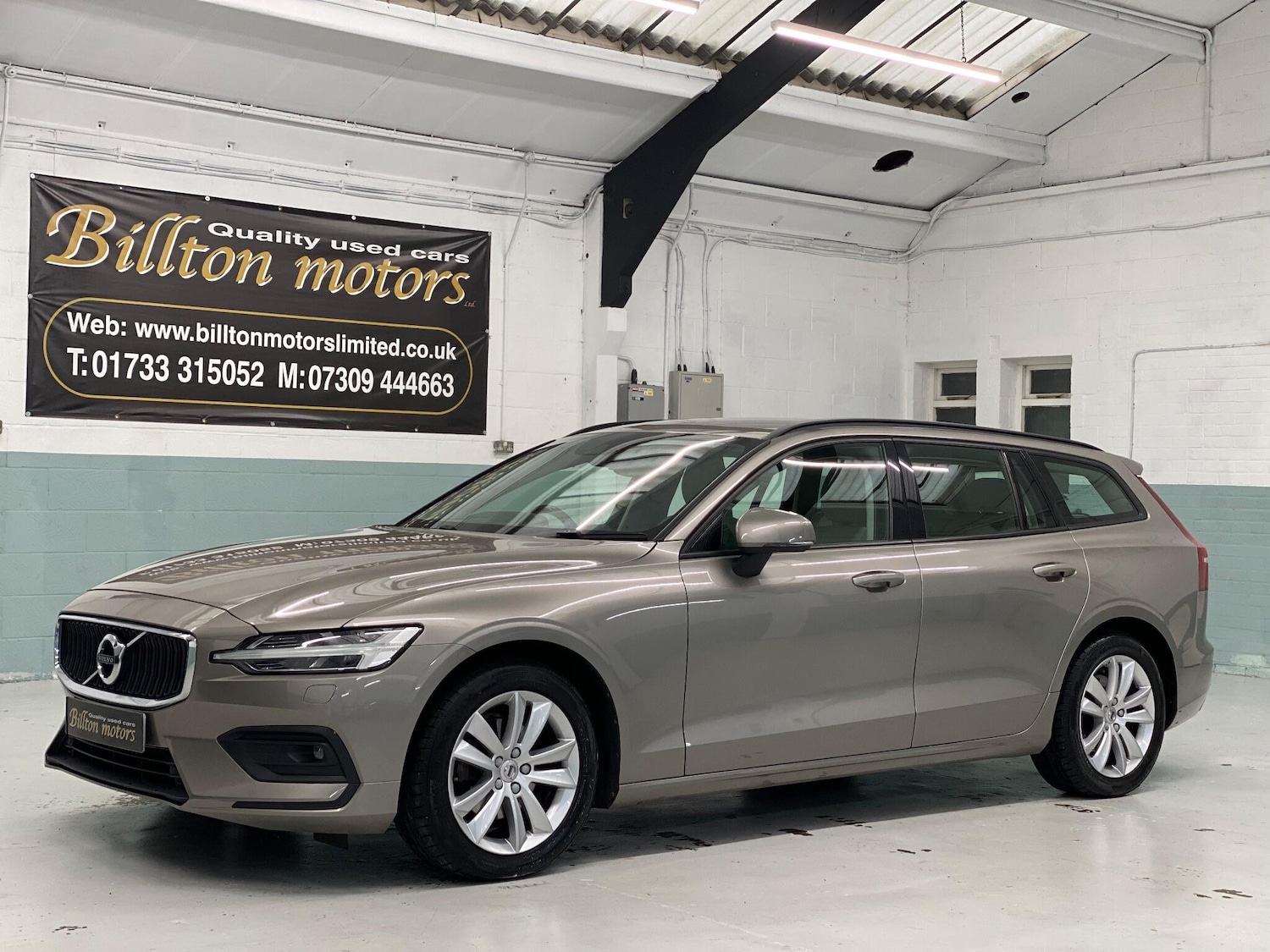 Used Volvo V60 2019 for sale - 77335871: Photo 2