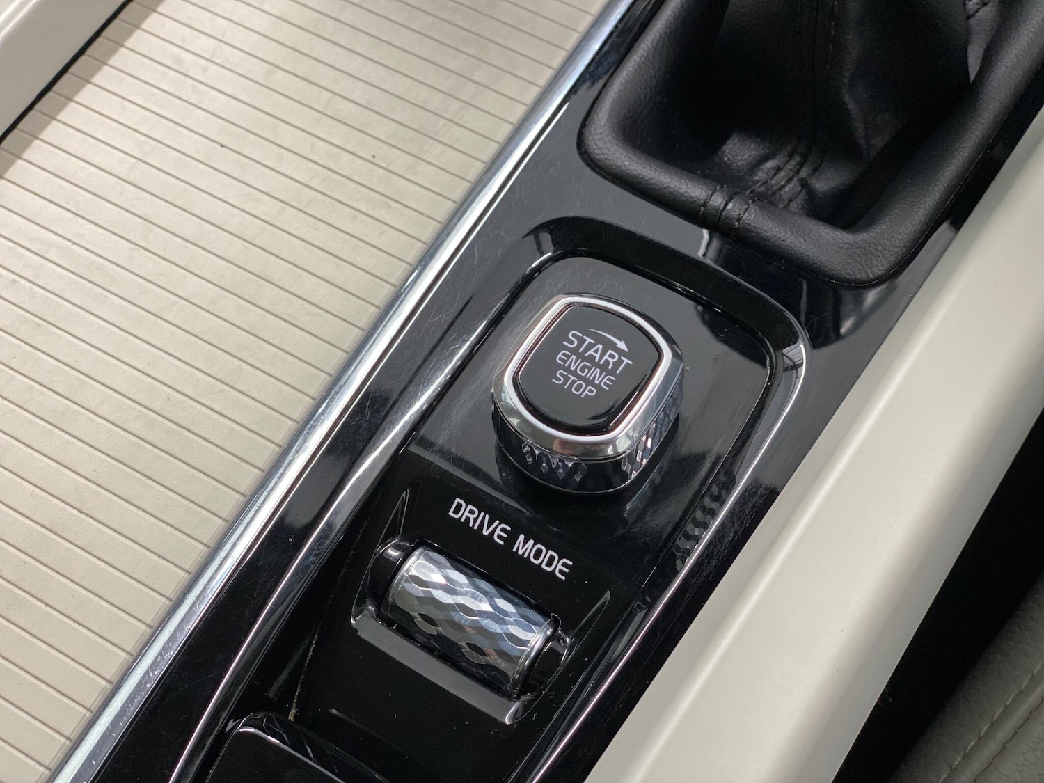 Used Volvo V60 2019 for sale - 77335871: Photo 28