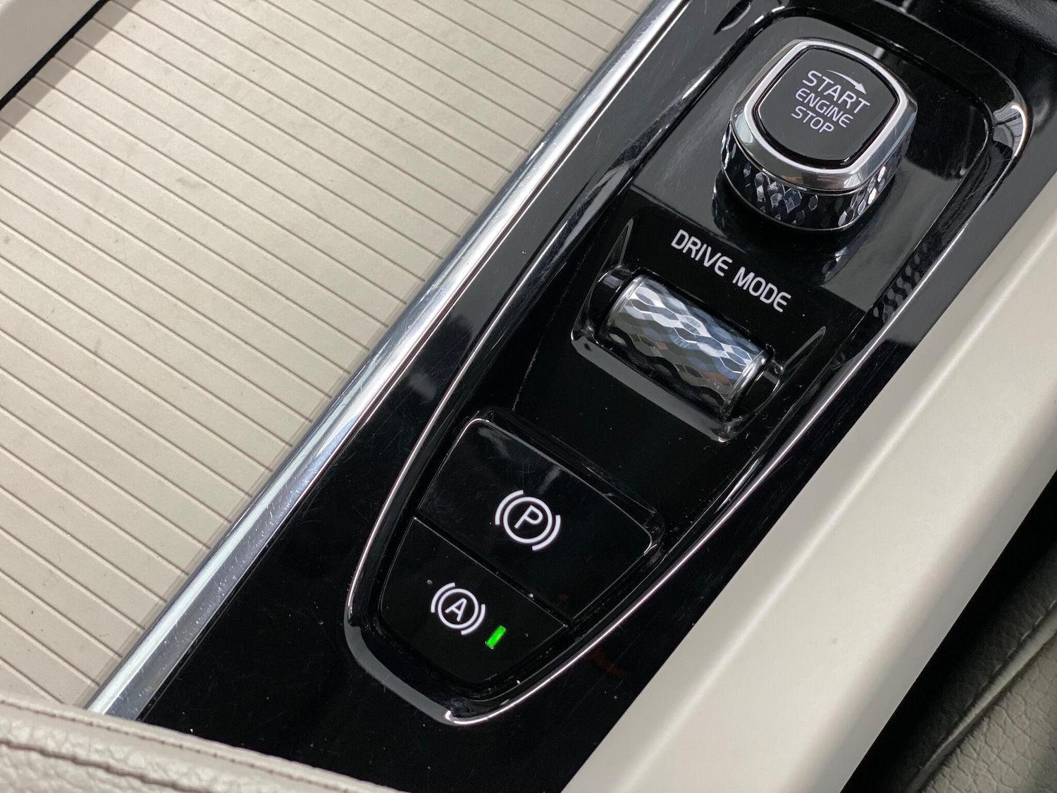 Used Volvo V60 2019 for sale - 77335871: Photo 29