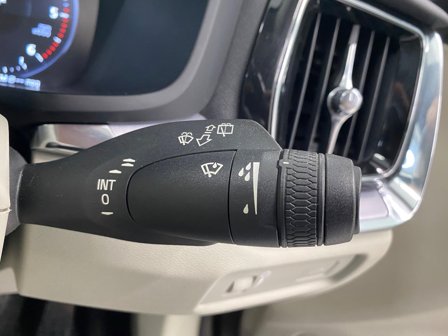 Used Volvo V60 2019 for sale - 77335871: Photo 42