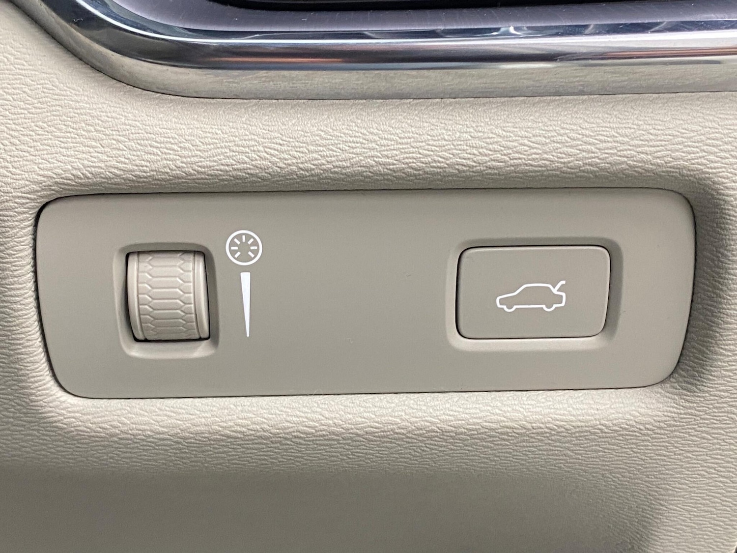 Used Volvo V60 2019 for sale - 77335871: Photo 43