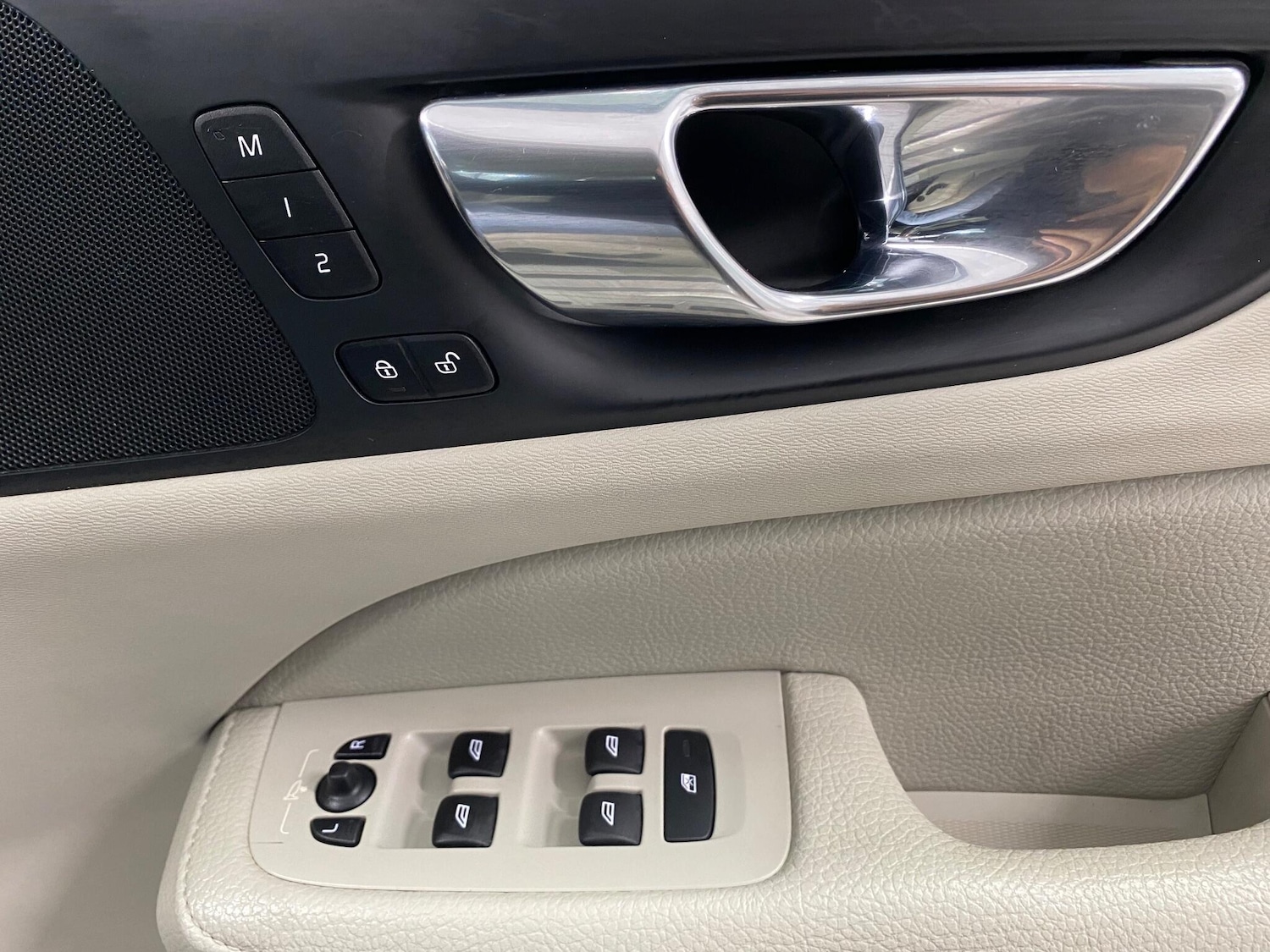 Used Volvo V60 2019 for sale - 77335871: Photo 44