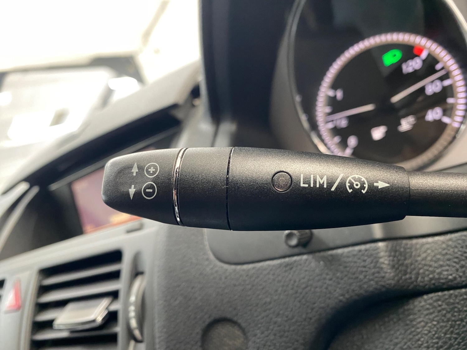 Used Mercedes-Benz C Class 2011 for sale - 77670329: Photo 35